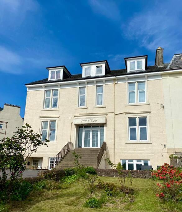 Westbay Seafront Apartment Оубън Екстериор снимка